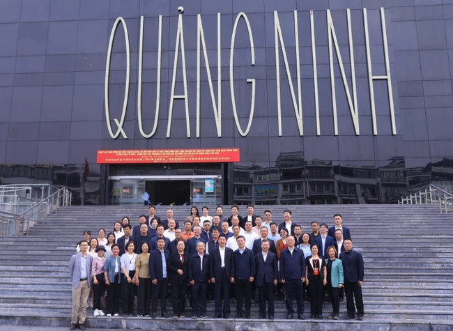 中国政协代表团参观下龙湾和广宁博物馆