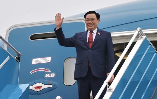 越南国会主席王廷惠启程出席柬老越三国国会高层会议