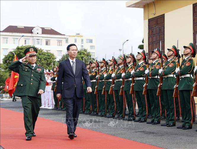 越南国家主席武文赏在第五军区调研