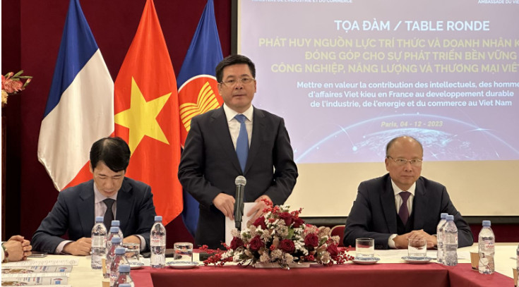 越南工贸部部长阮鸿延出席东南亚论坛和越南座谈会