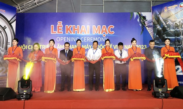 百余家单位参加2023年越南电梯展览会