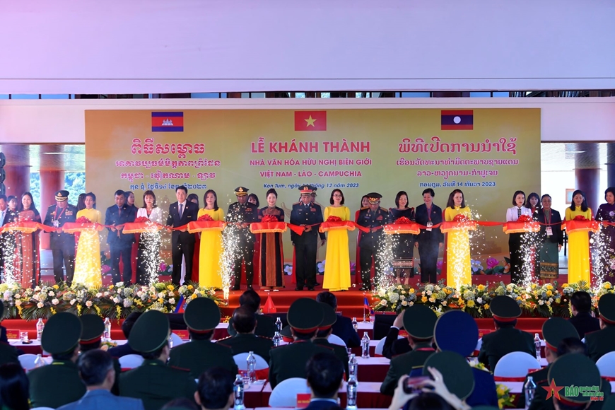 越老柬三国国防部出席边境友谊文化屋落成典礼