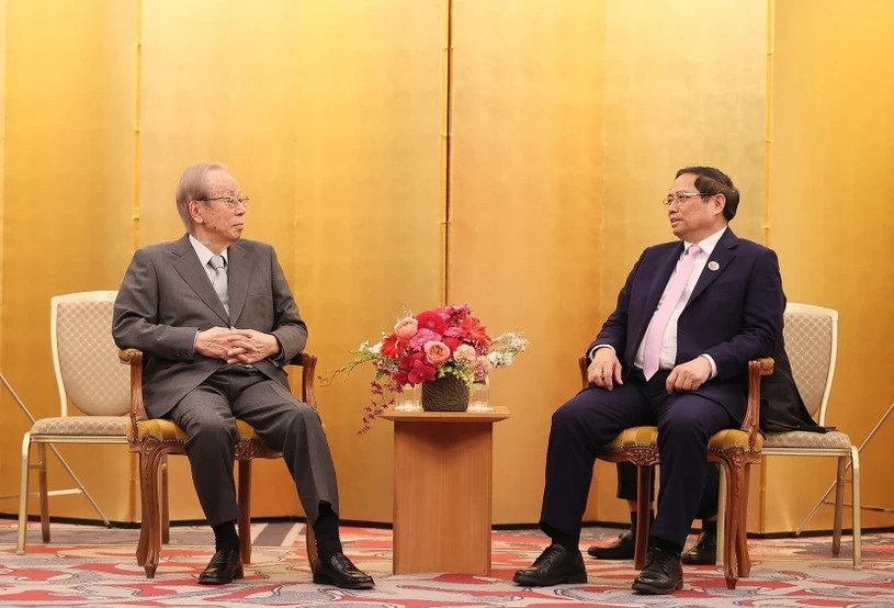 越南政府总理范明正会见日本前首相福田康夫