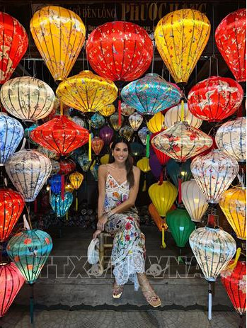 意大利游客对绚丽迷人的越南印象深刻