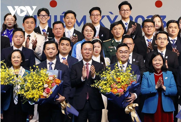 越南大学生不断完善人格，创造能力和社会责任意识