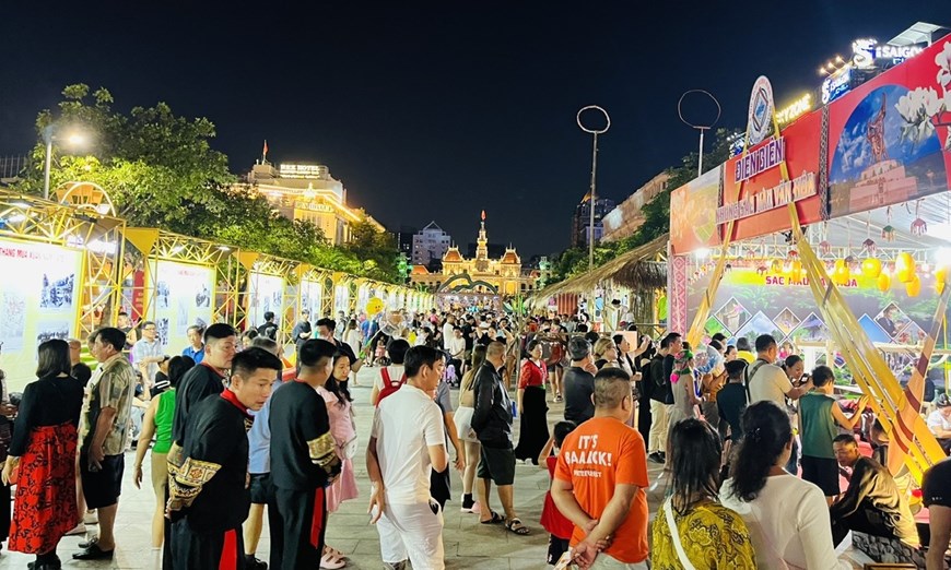 胡志明市夜间旅游产品给游客带来别具一格的体验（组图）