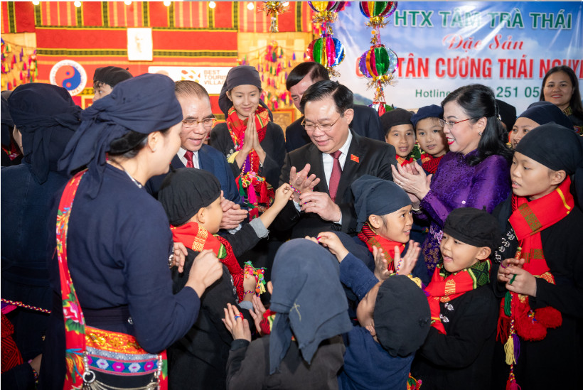 国会主席王廷惠出席胡伯伯走访太原省60周年纪念仪式