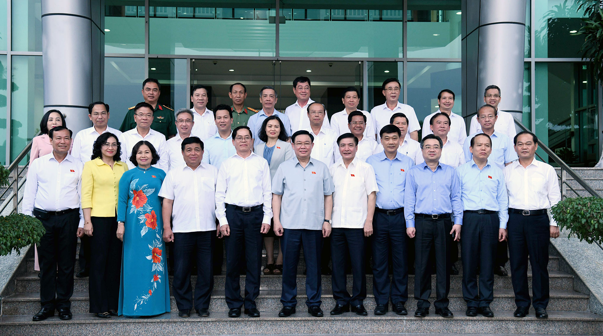 国会主席王廷惠与巴地头顿省委常委会领导举行工作会谈