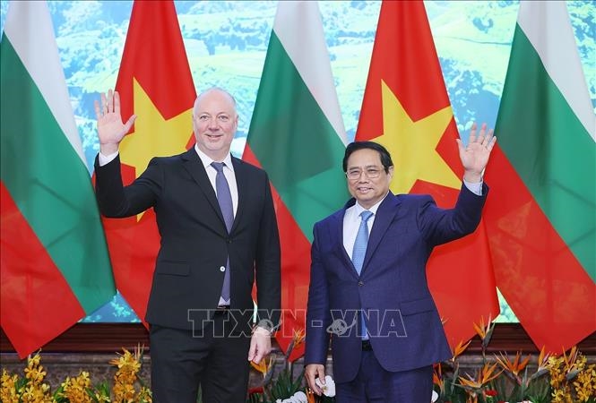 越南政府总理范明正会见保加利亚议会议长罗森·季米特洛夫·耶利亚兹科夫