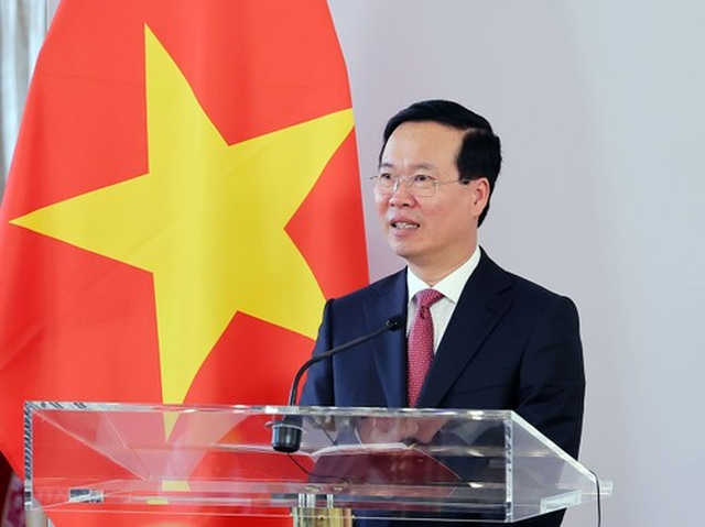 越南国家主席向1632名百岁老人致祝寿卡片