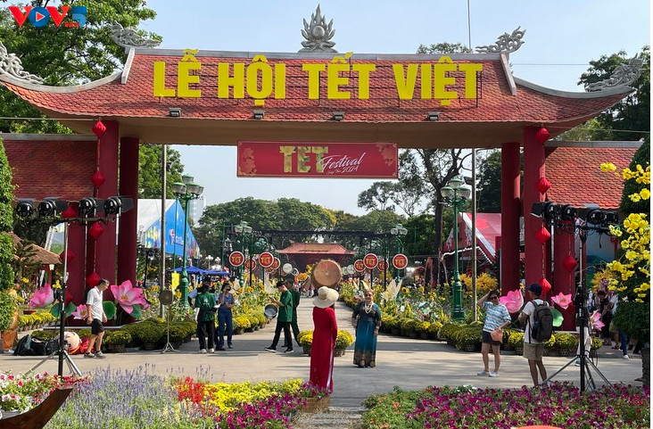 2024年越南春节迎春活动再现传统春节美俗