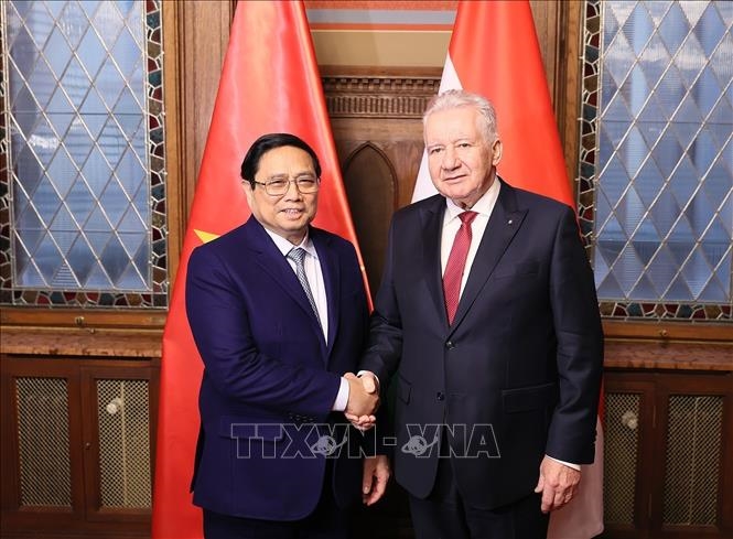 越南政府总理范明正会见匈牙利议会副议长亚考伯•伊什特万