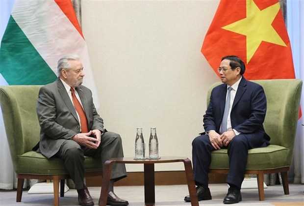 越南政府总理范明正会见匈越友好协会领导和匈牙利各政党领导