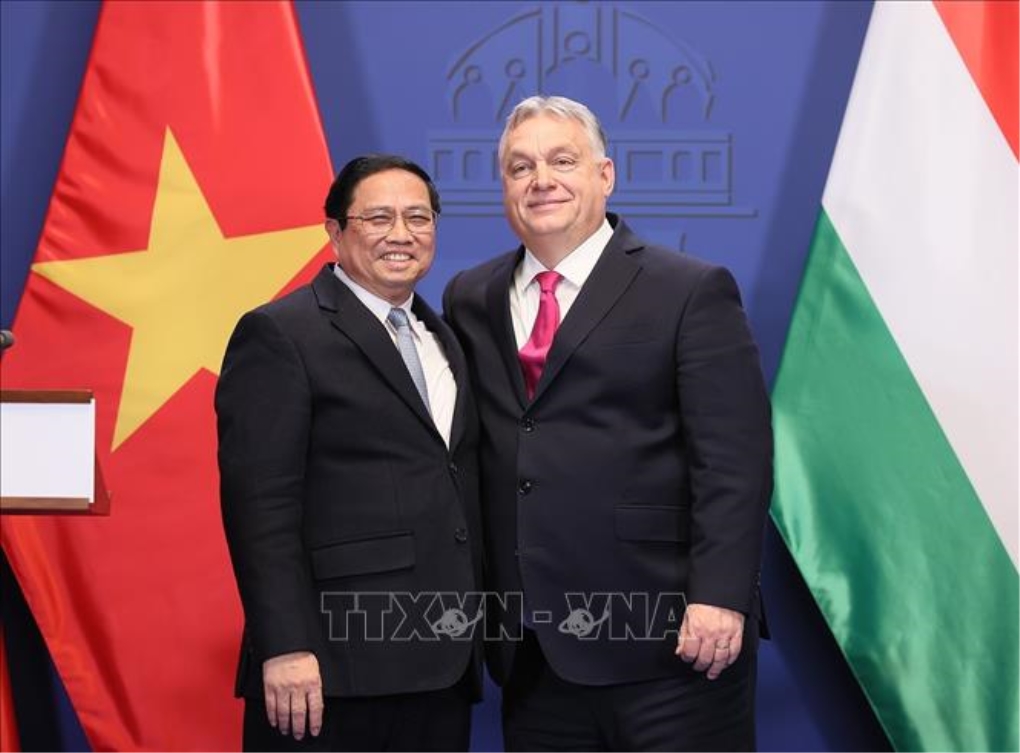 匈牙利和罗马尼亚媒体高度评价范明正总理的访问之行