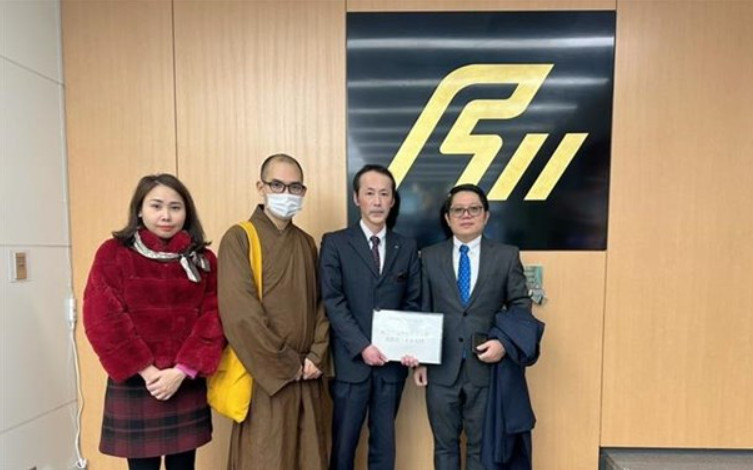 日本大地震：越南驻日本大版总领事馆向地震受灾者移交捐款