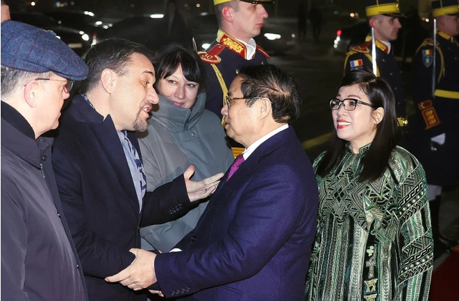 越南政府总理范明正与夫人的送别仪式在奥托佩尼国际机场举行