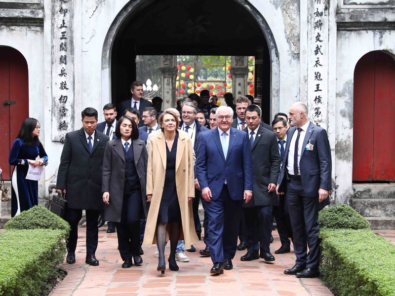 德国总统施泰因迈尔和夫人埃尔克·布登本德和夫人参观文庙-国子监