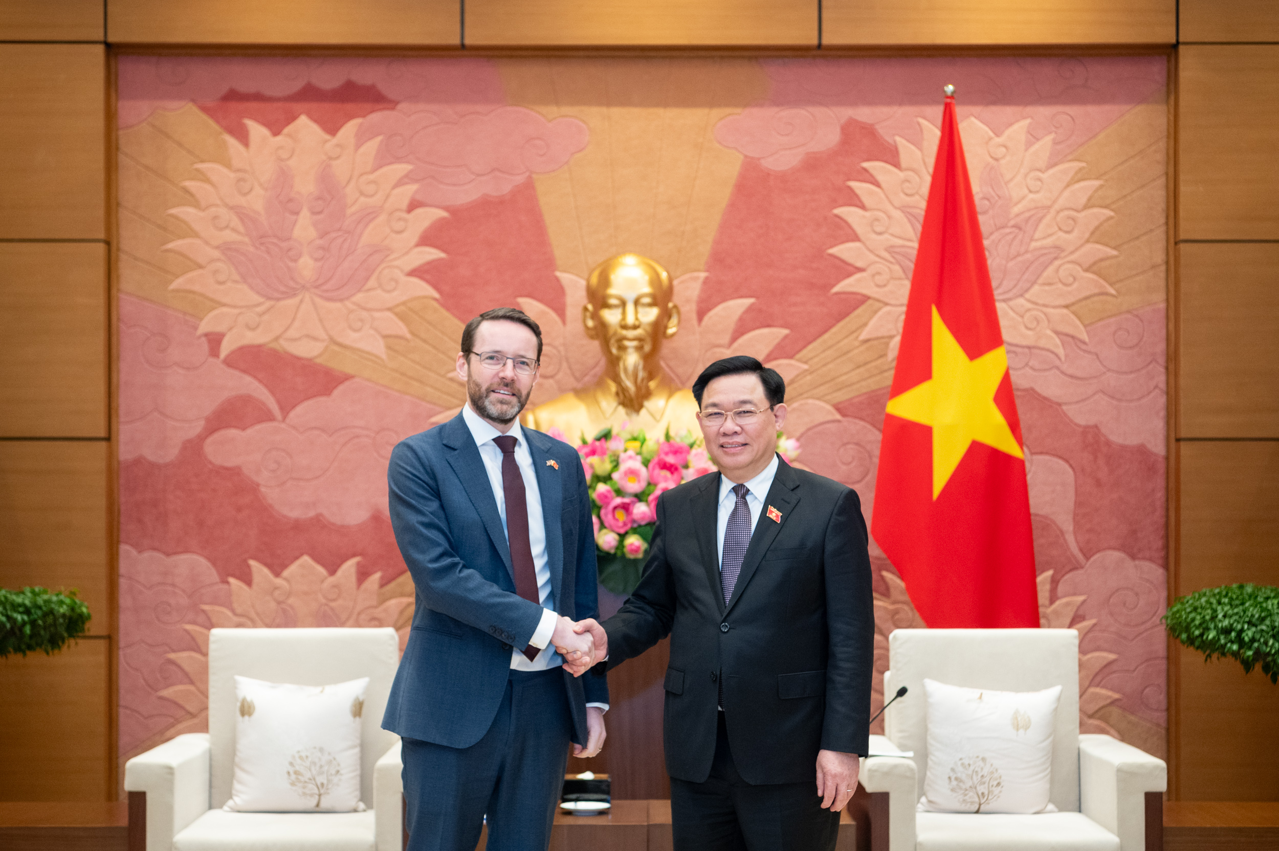 越南高度重视加强与英国的战略伙伴关系