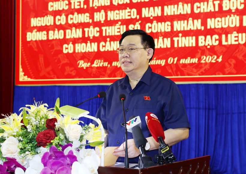 国会主席王廷惠在薄辽省开展春节前走访慰问活动