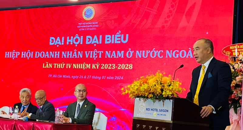 越南海外侨商弘扬热爱祖国、团结一致和心系家乡精神