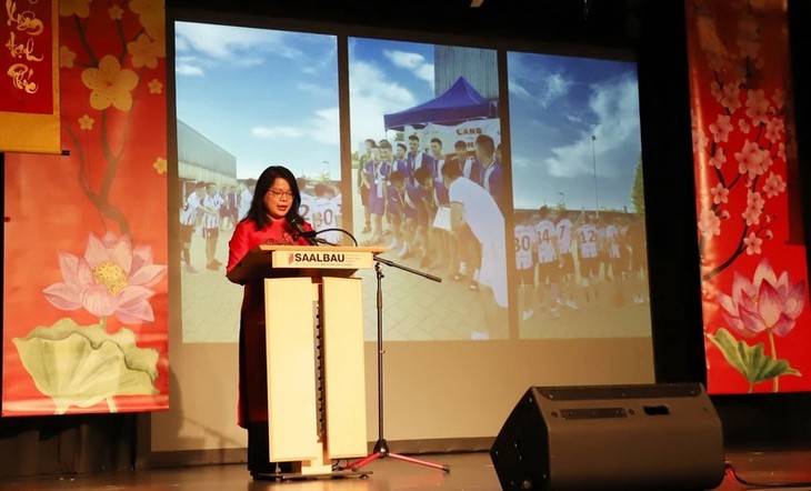 旅居世界多国越南人举行迎春活动