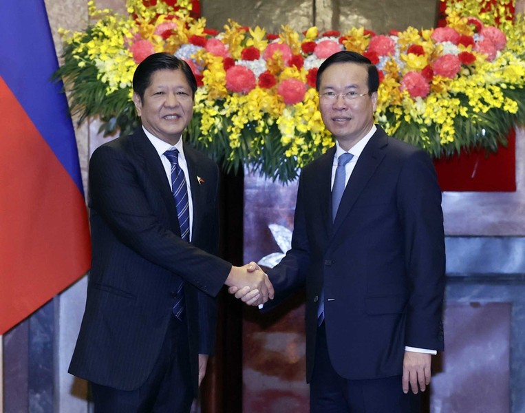 菲律宾总统圆满结束对越南进行的国事访问