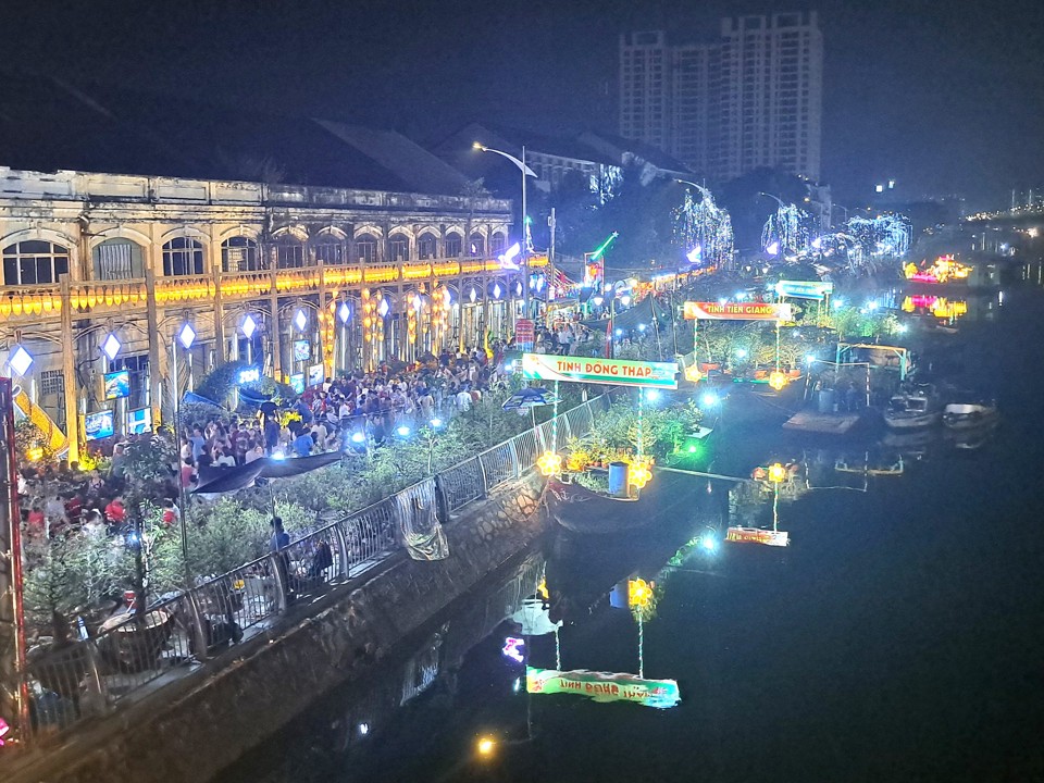 2024年“岸上船下”迎春花市精彩纷呈