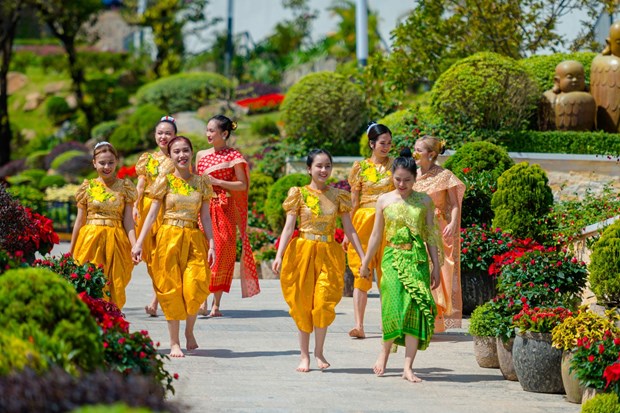 越南各地努力满足游客在春节期间的旅游需求