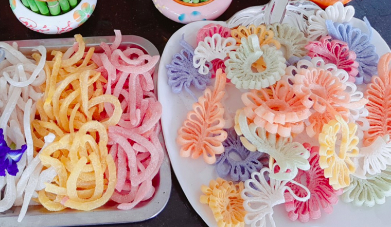 河内年轻人不断传承着传统春节的精神