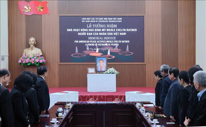 和平活动人士梅尔•拉特纳悼念仪式在河内举行