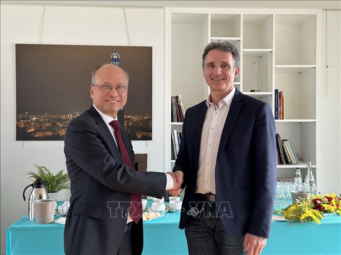 加强越南与法国各地方的友好合作情谊