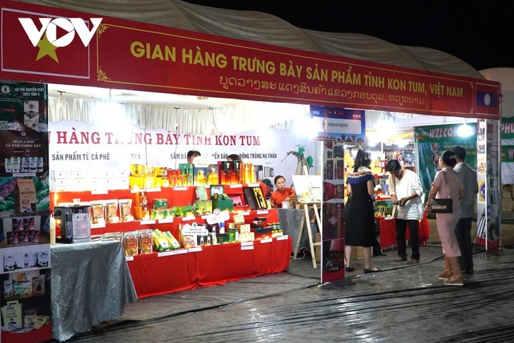 柬老越发展三角区贸易投资旅游展开幕