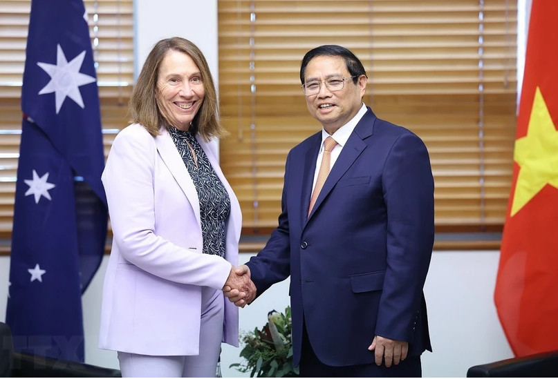 越南政府总理范明正会见澳大利亚参议院议长苏·莱恩斯