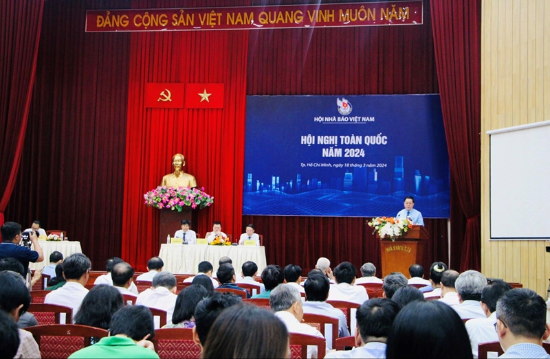 阮仲义同志出席越南记者协会2024年全国会议