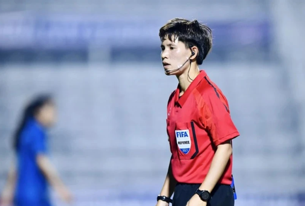 越南女裁判参加法国莫里斯·雷韦洛锦标赛执裁