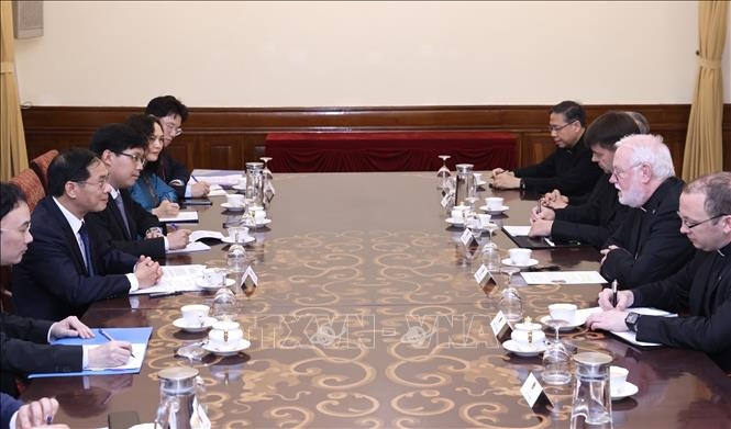 越南外交部部长裴青山会见梵蒂冈外交部长加拉格尔