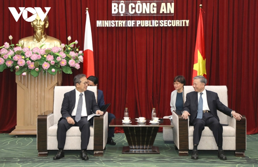 越南公安部部长苏林会见日本驻越南大使山田贵雄