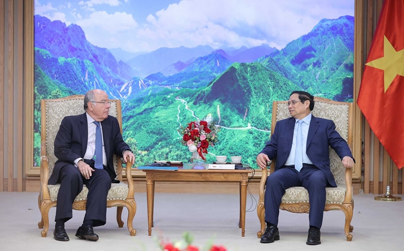 越南政府总理范明正会见巴西外长维埃拉