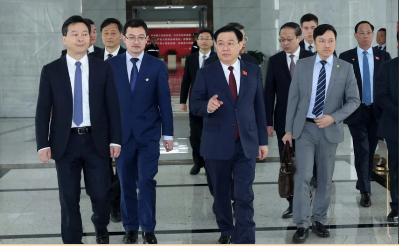 越南国会主席王廷惠参观上海自由贸易试验区