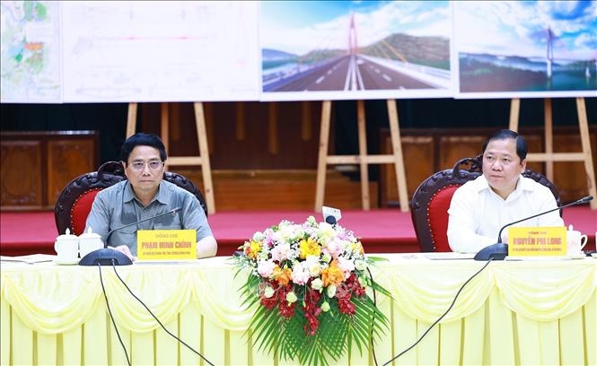 范明正总理与和平省领导班子举行工作会议