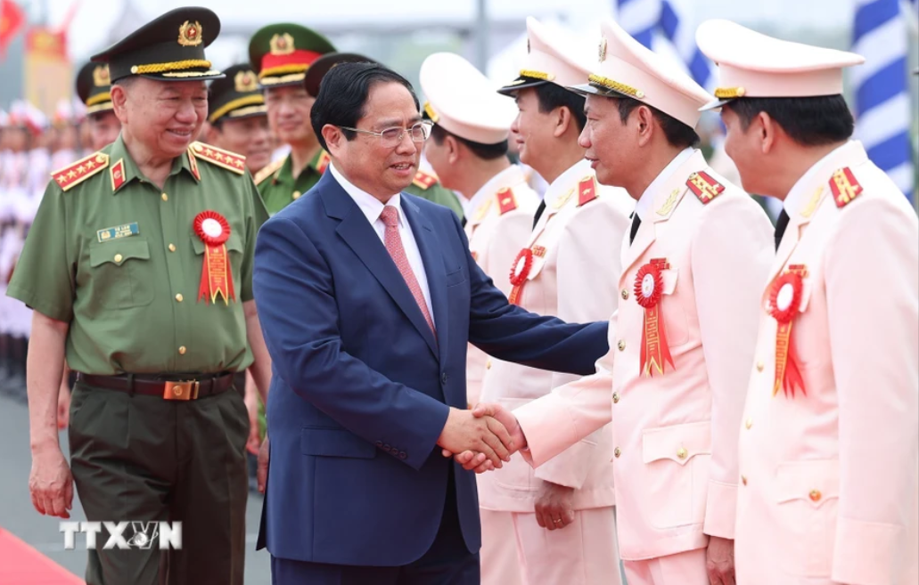 政府总理范明正：建设“法律严、业务精、技术通、外语好、形象良”的特警队伍