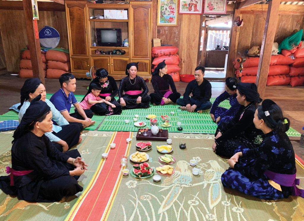 高平省保林县岱依族同胞传承传统歌谣