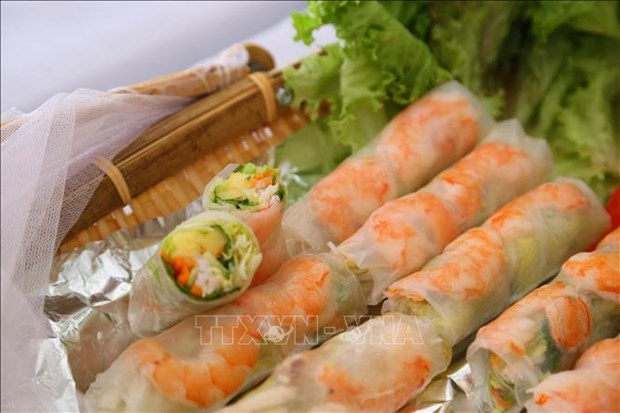 越南春卷等美食亮相非洲国际友人
