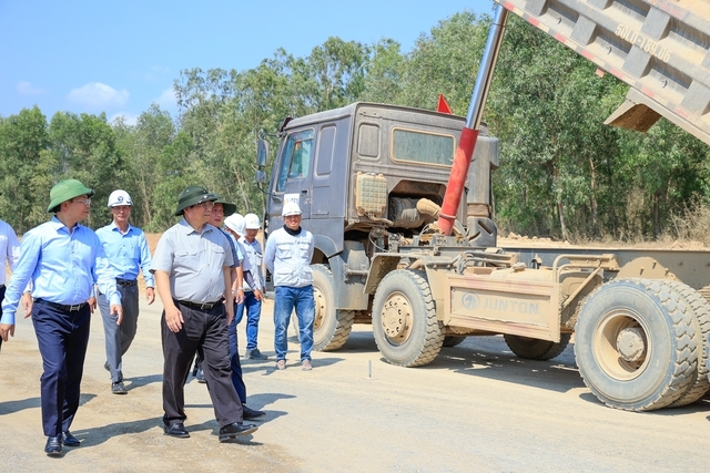 政府总理范明正：力争到2025年胡志明市至广义省高速公路全线通车