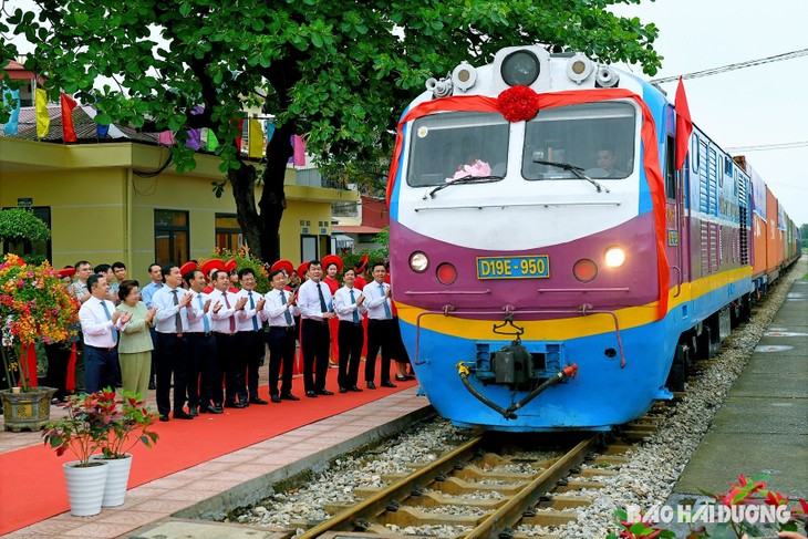 运载货物前往中国的国际班列在海阳省开行