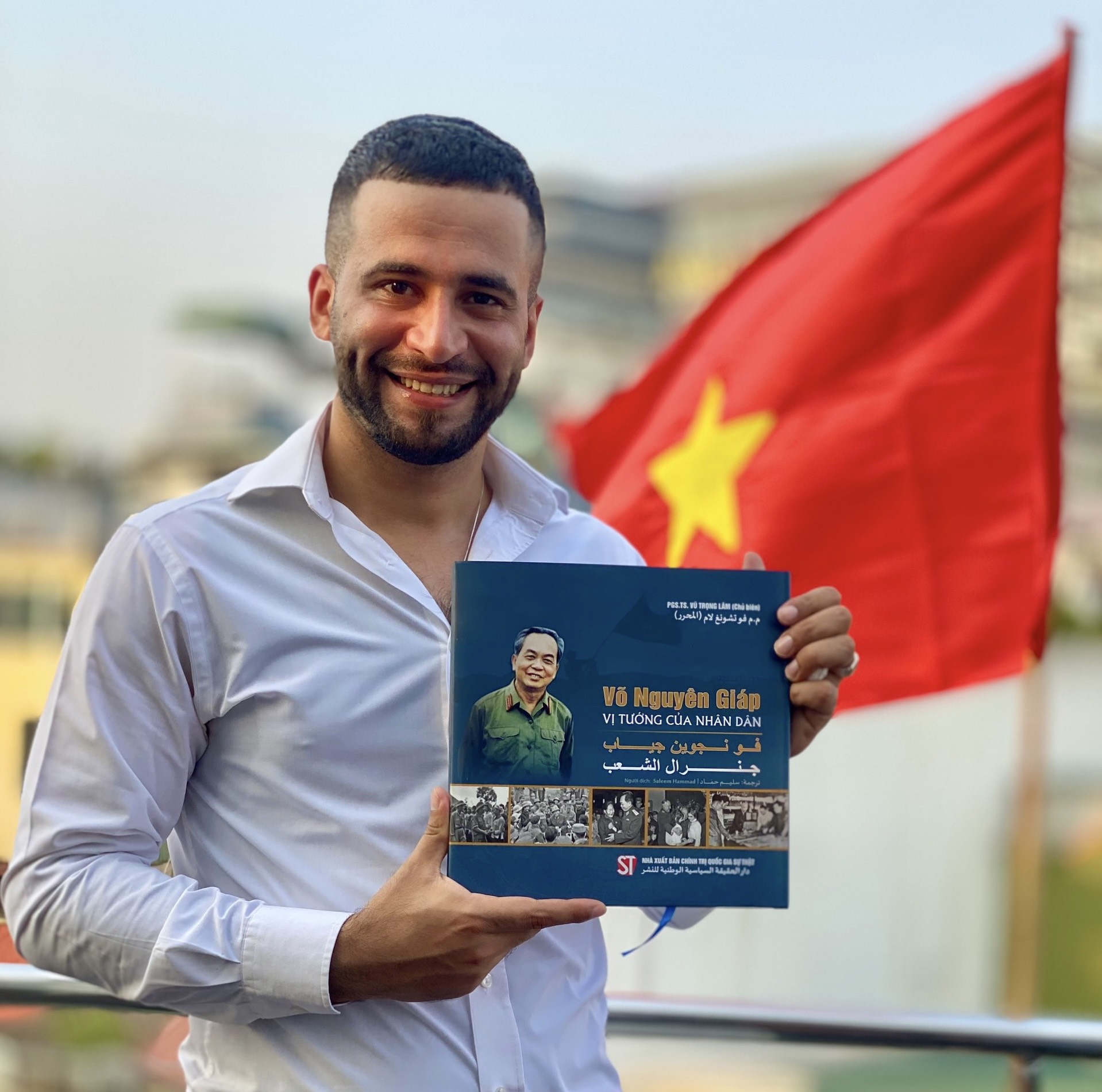 专访二：“我以赤诚之心翻译《武元甲——人民的大将》一书”