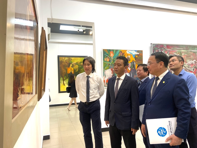 庆祝奠边府大捷的艺术展在河内开幕