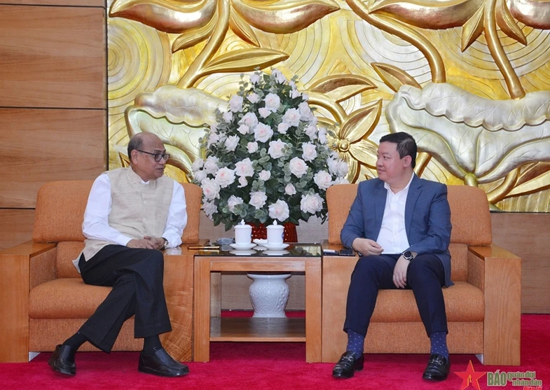 越南人民不屈不挠精神是世界热爱和平人民的巨大鼓舞