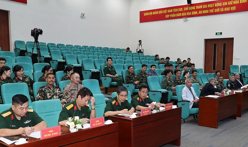 为越南和国际官员提供有关联合国维和行动参谋工作的知识和技能培训