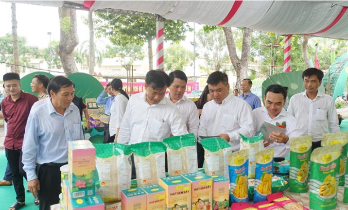 约300个展位齐聚九龙江平原地区工贸博览会